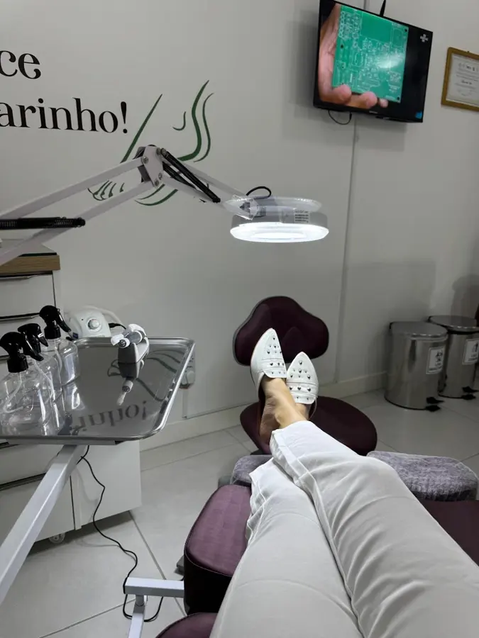 Cadeira de atendimento com TV para o paciente assistir